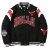 куртка бомбер Чикаго Булс с вышивкой премиум Bulls черная  фото 1 &mdash; FormaBasket